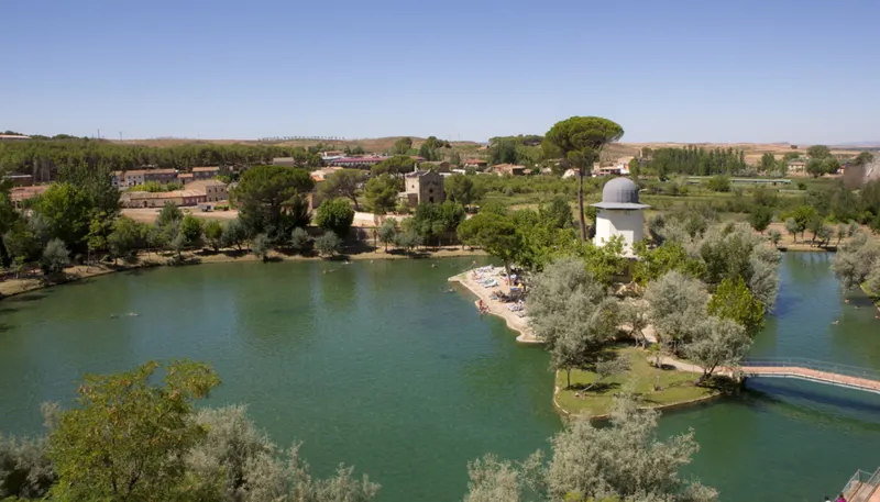 Lago termal del balneario de Alhama de Aragón