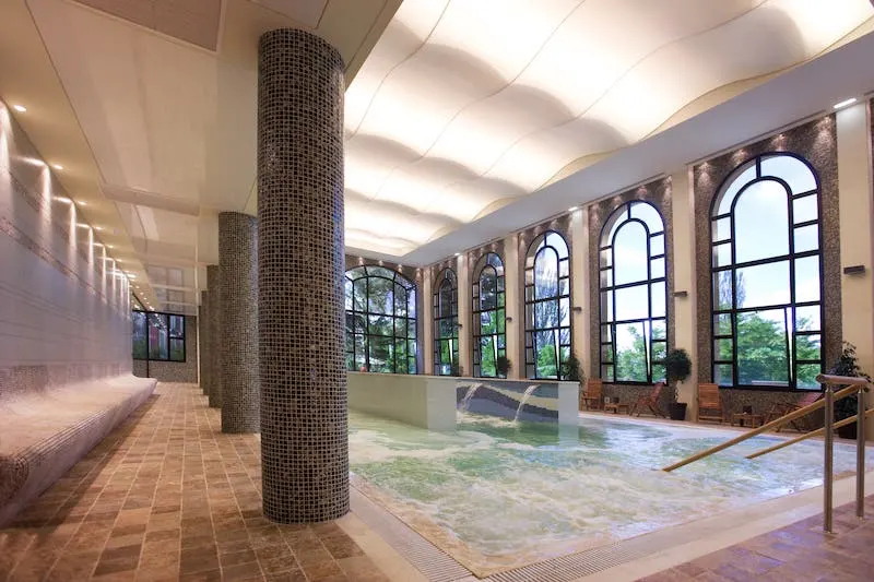 Piscina del balneario de Paracuellos de Jiloca