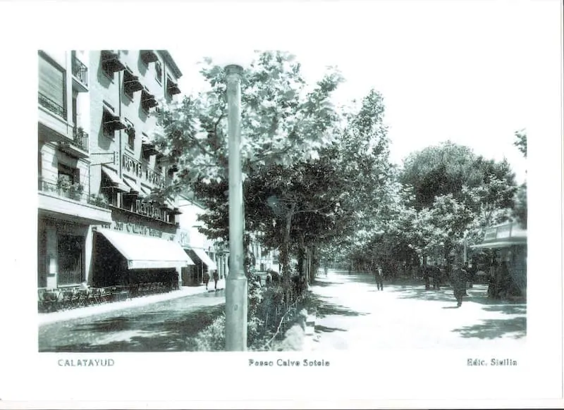 Postal antigua del Paseo de Calatayud con el Hotel Fornos