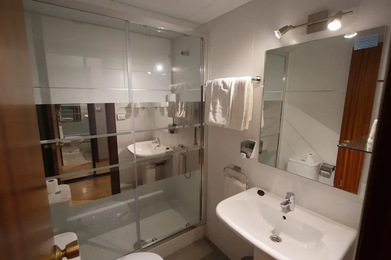 Baño de la habitación individual