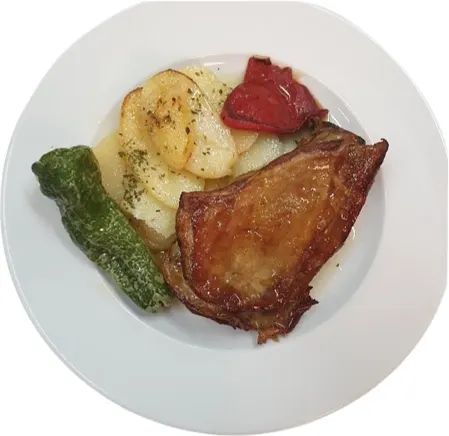 Ternasco de Aragón con patatas y pimiento