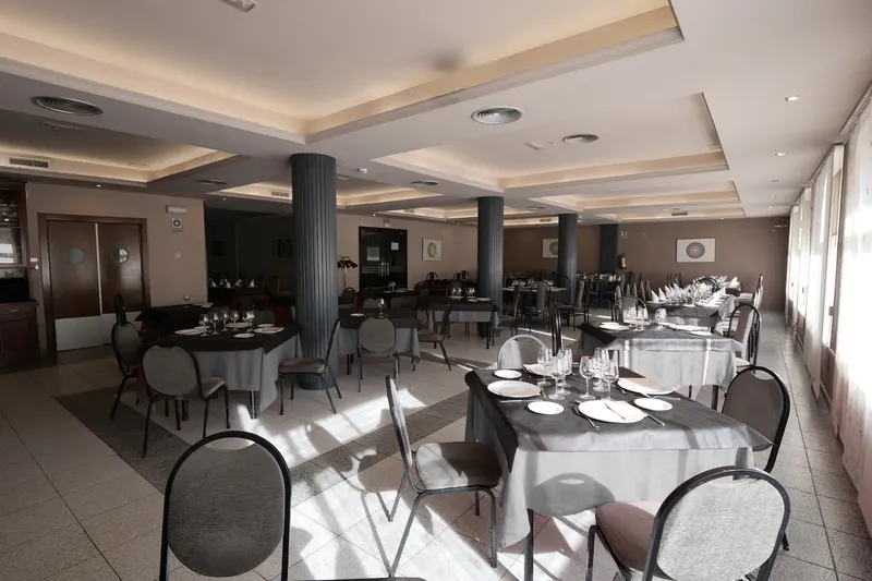 Salón principal del restaurante del Hotel Fornos
